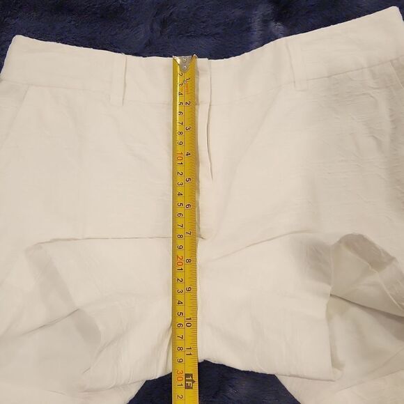 Beautiful white Vineyard Vines shorts with unique design size 4! - Picture 11 of 12